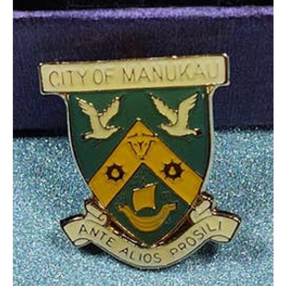 City of Manukau New Zealand Pin - Hat, Lapel, Lanyard, Apron, Jacket or Backpack - Picture 1 of 4